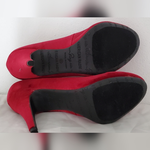 AM RAG 9 Velvet Red Pumps - Picture 5 of 8